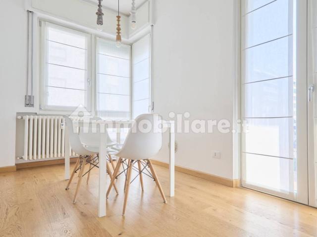 Trilocale via Lario 5, Zara, Milano