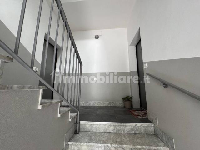Trilocale via Lario 66, Arnate, Gallarate