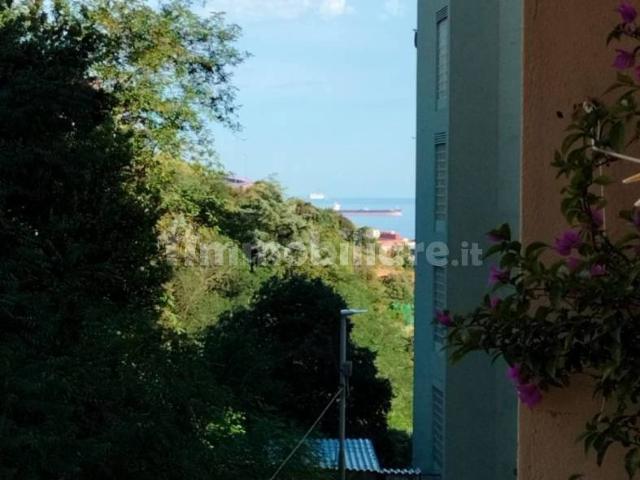 Trilocale via Lodovico Calda 48, Sestri Ponente, Genova