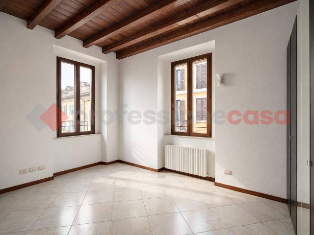 Trilocale via Poli, Centro, Arona