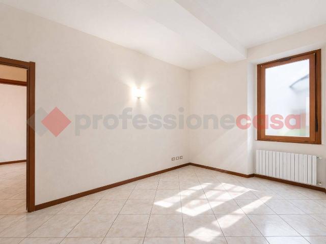 Trilocale via Poli, Centro, Arona
