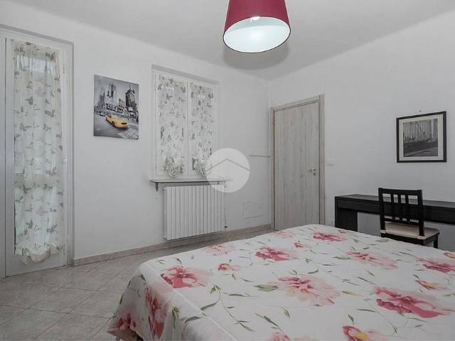 Trilocale via Pollenzo 28, Centro, Bra