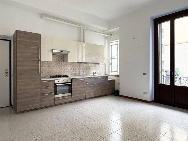 Trilocale via Porta Lodi 5, Centro Storico, Monza