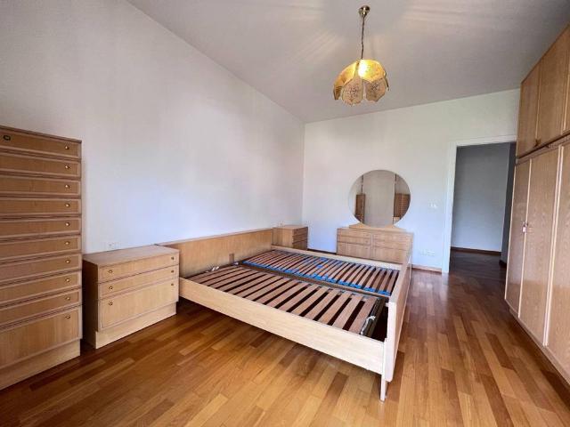 Trilocale via Portici 244, Centro, Merano