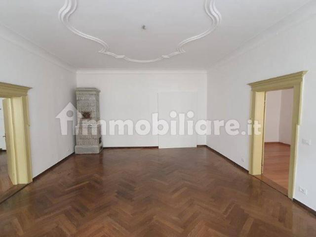 Trilocale via Portici, Centro, Merano