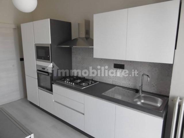 Trilocale via Principi di Piemonte 55, Centro, Bra
