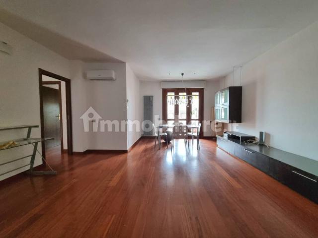 Trilocale via Privata Liguria 48, Fizzonasco, Pieve Emanuele
