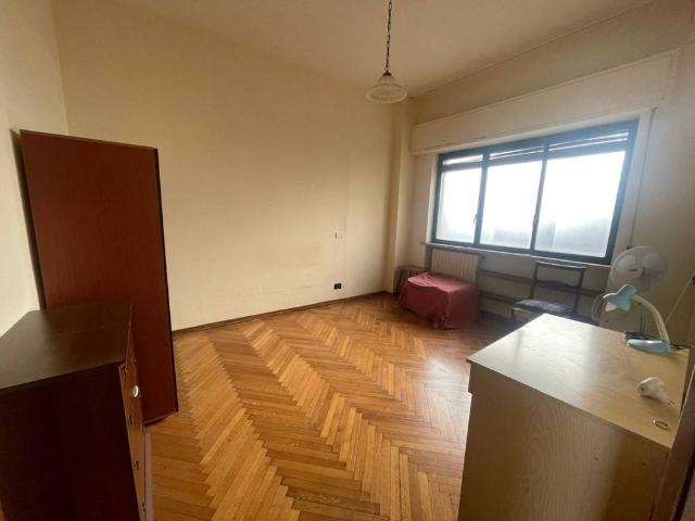 Trilocale via Ruggiero Settimo, Politeama Ruggiero Settimo, Palermo