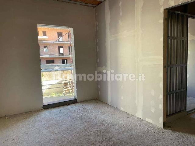 Trilocale via R.Fucini, Mondragone
