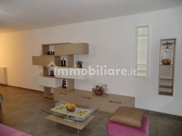 Trilocale via Regina Ponente 100, Gravedona, Gravedona ed Uniti