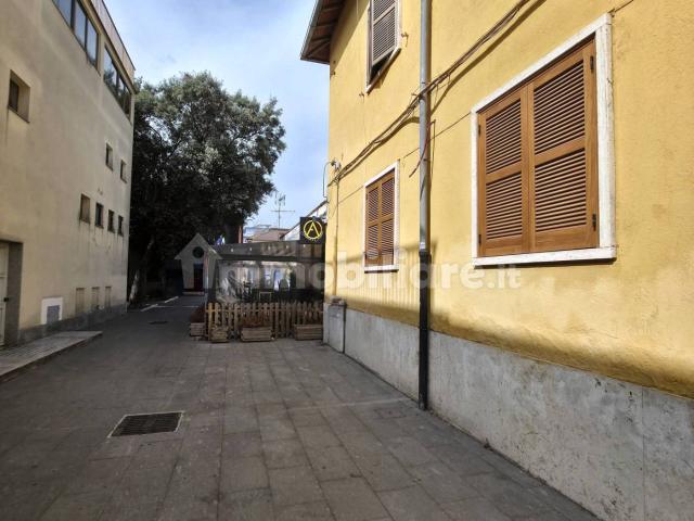 Trilocale via Roma 3, Pomezia Centro, Pomezia