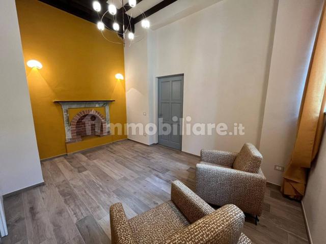 Trilocale via Roma 14, Centro, Cherasco
