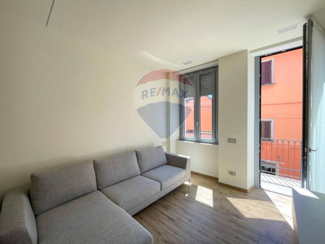 Trilocale via Roma 41, Centro, Viggiù