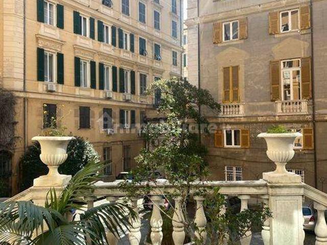 Trilocale via Roma 8A, Centro Città, Genova