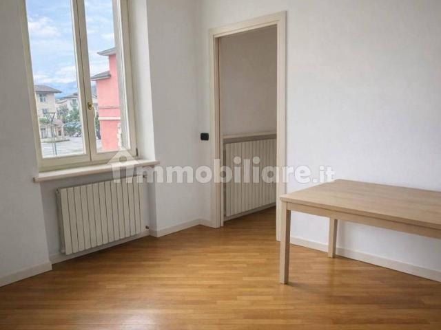 Trilocale via Roma, Centro, Credaro