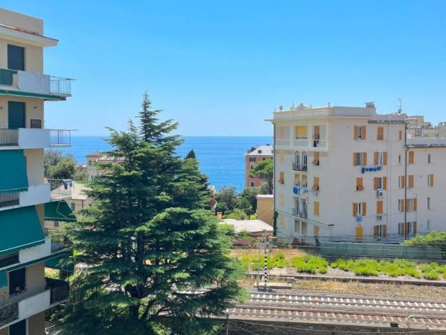 Trilocale via Roncallo 12, Quinto, Genova