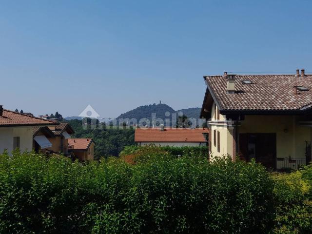 Trilocale via Stefano Ticozzi, Camnago Volta, Como
