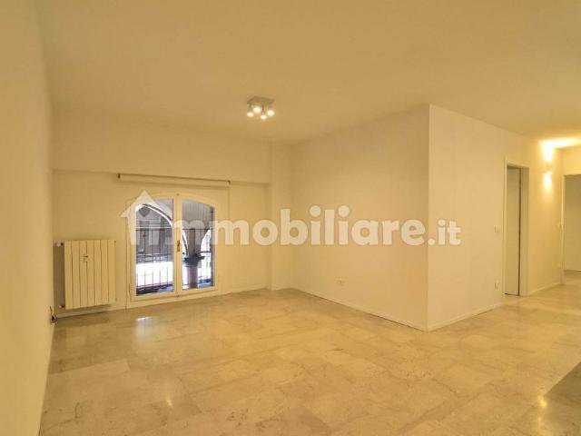Trilocale via Strada Maggiore 21, Centro Storico, Bologna