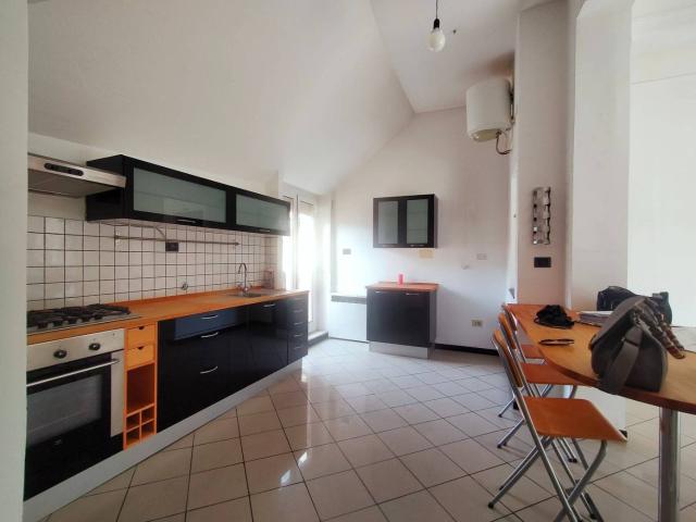 Trilocale via San Felice 36, Molassana, Genova