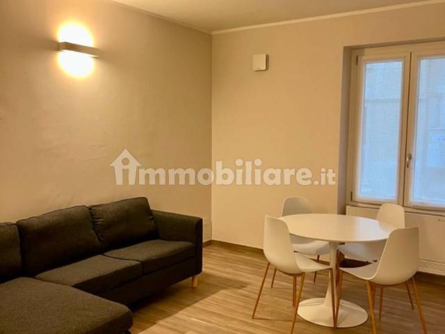 Trilocale via San Francesco d'Assisi 5, Centro, Varese
