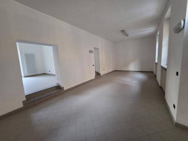 Trilocale via San Martino 43, Centro Storico, Asti