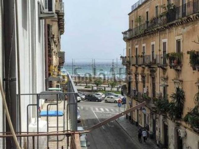 Trilocale via Sangiuliano 26, Centro Storico, Catania