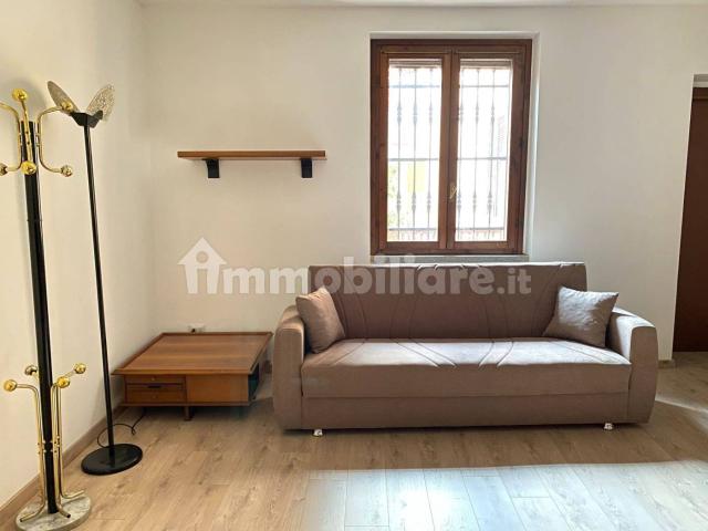 Trilocale via Santi Naborre e Felice 4, Centro, Lodi Vecchio