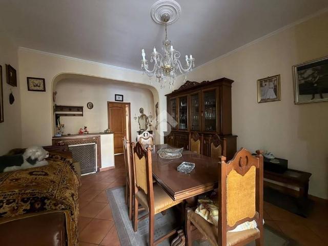 Trilocale via Siro Solazzi 5, Colli Aminei Capodimonte, Napoli