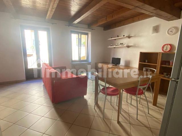 Trilocale via Trento 9, Centro Storico, Pinerolo