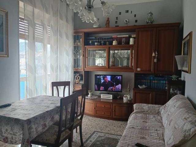 Trilocale via Umberto I 17, Lanzo Torinese