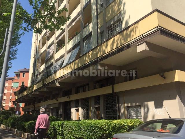 Trilocale via Valdossola 15, Costa, Bologna