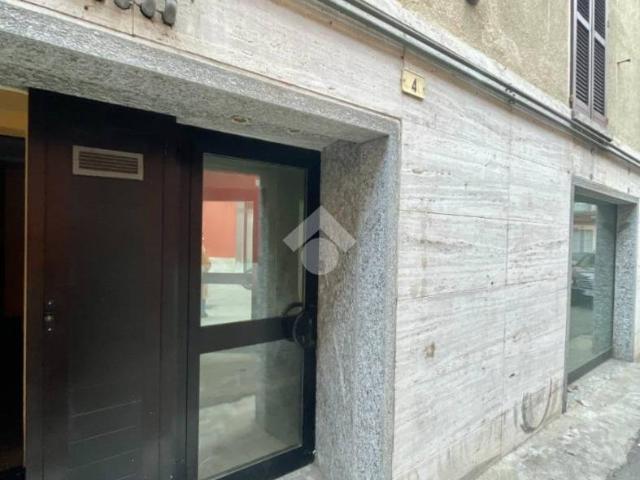 Trilocale via valenzasca 4, Centro, Borgomanero