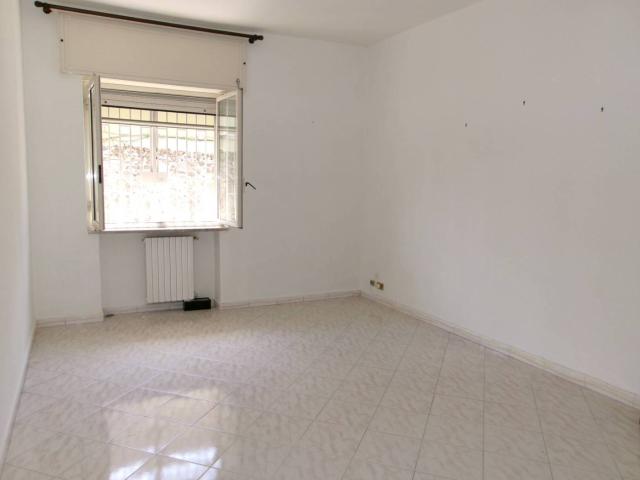 Trilocale via Zumbini 18, Portici