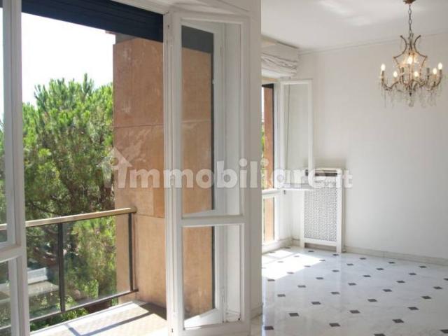 Trilocale via Zara 103, Albaro, Genova