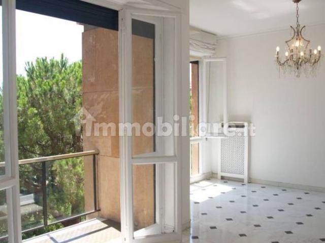 Trilocale via Zara 103, Albaro, Genova