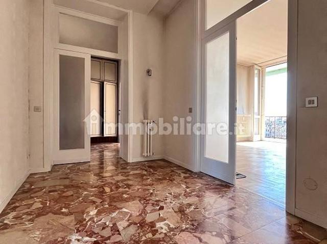 Trilocale viale 4 Novembre 16, Centro Storico, Lodi