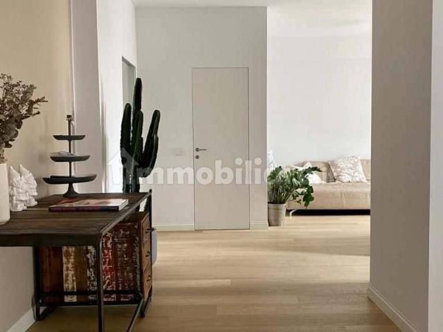 Trilocale viale Caterina da Forlì, Gambara, Milano