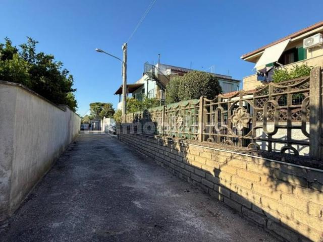 Trilocale viale di Valle Schioia 202, Villaggio Giornalisti Poggio, Anzio