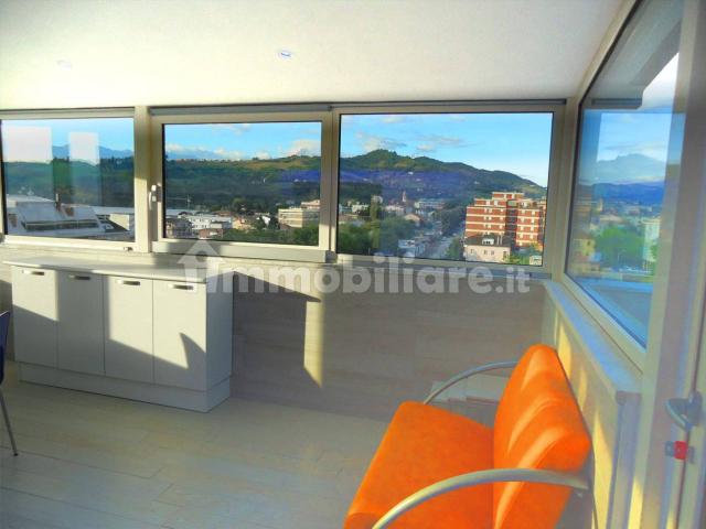 Trilocale viale Francesco Crispi 181, Centro, Teramo