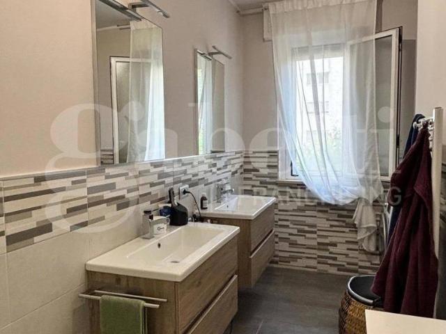 Trilocale viale Lazio, 32, Centro, Rozzano