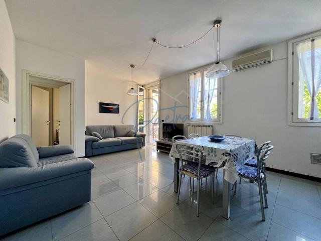 Trilocale viale Roma, 337, Marina di Massa Centro, Massa