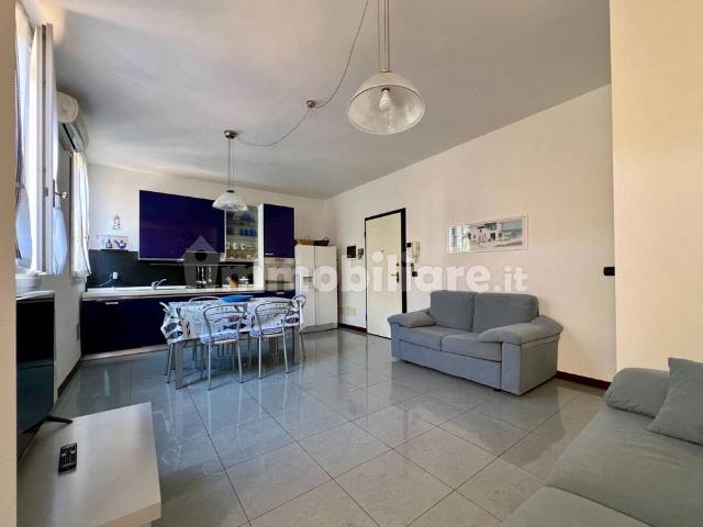Trilocale viale Roma 378, Marina di Massa Centro, Massa