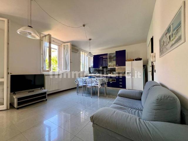 Trilocale viale Roma 378, Marina di Massa Centro, Massa