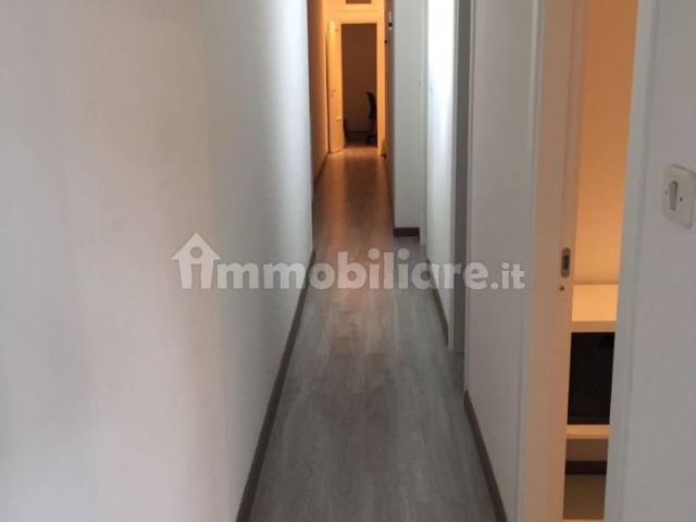 Trilocale viale Regina Elena 24, Centro, Campobasso