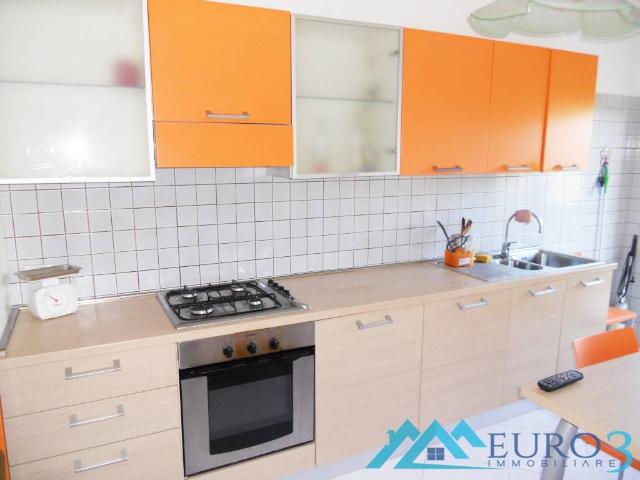 Trilocale viale Treviri, Ascoli Piceno