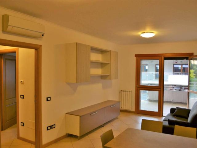 Trilocale viale viale della Grande Muraglia, Torrino, Roma