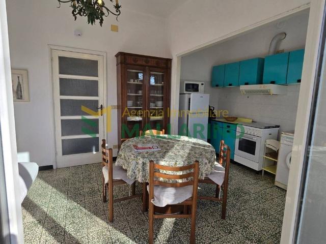 Trilocale Vico Scarrone, Centro, Finale Ligure