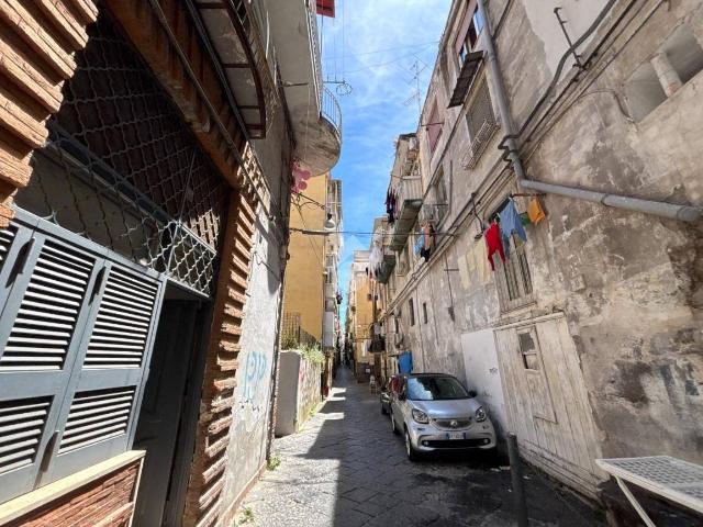 Trilocale Vico San Petrillo, Centro Storico, Napoli