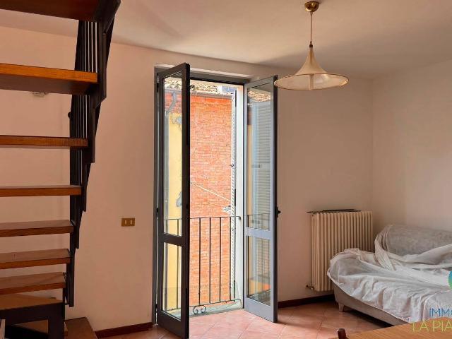 Trilocale vicolo Potia 15, Centro Storico, Piacenza