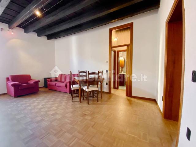Trilocale vicolo Storto 34, Veronetta, Verona